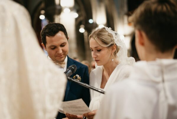 Voeux de mariage en l'église Saint-André de Bayonne au Pays basque