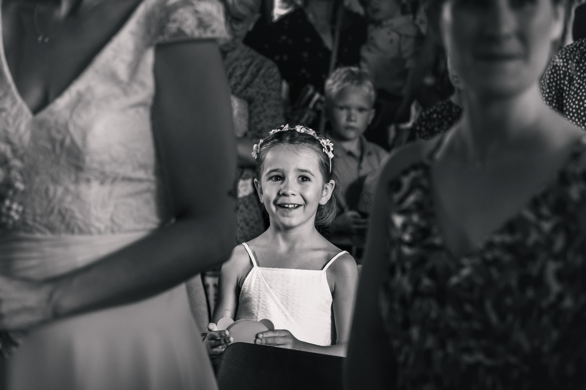 Portrait d'une jeune fille lors du mariage à la mairie au Pays basque
