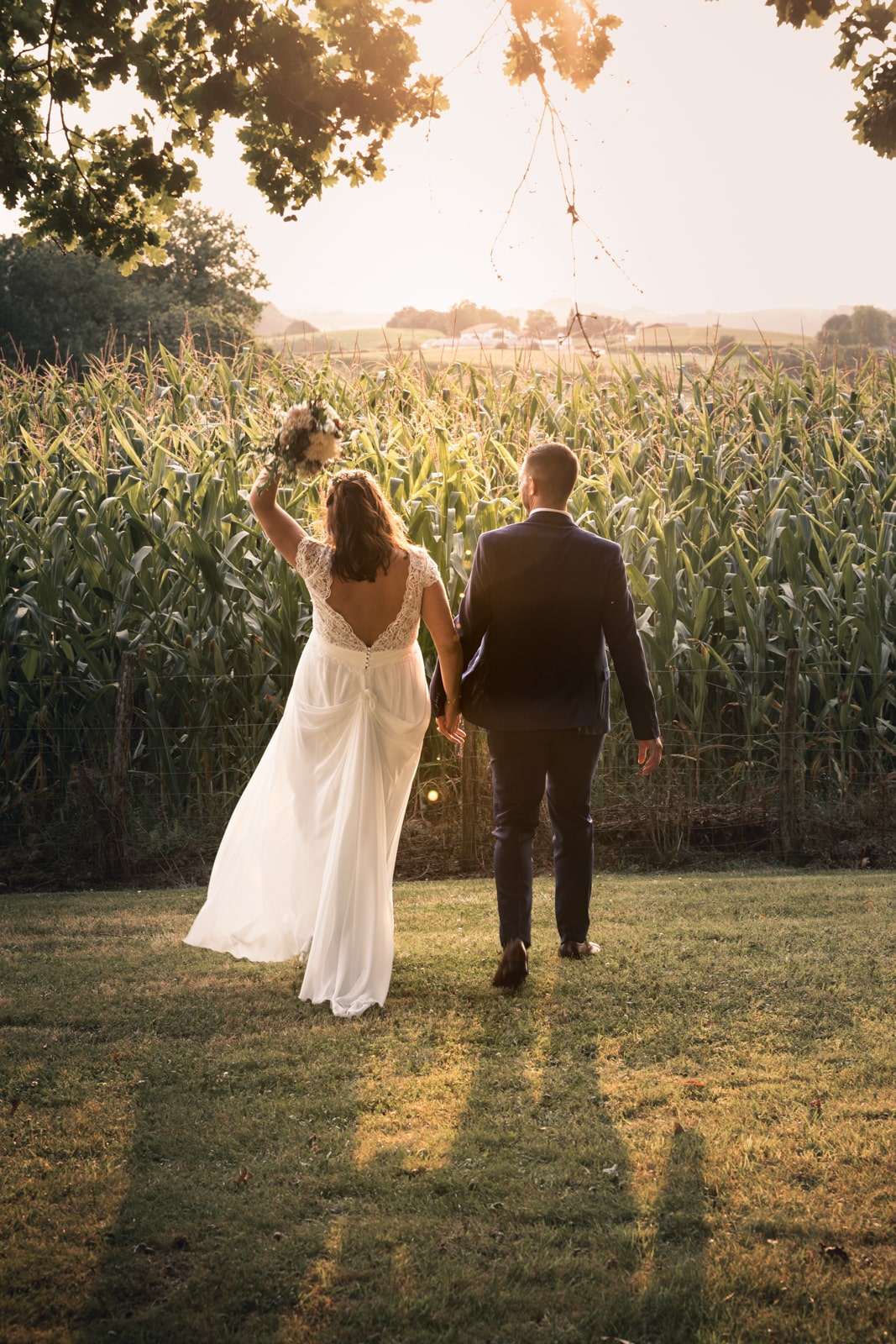 Séance couple au coucher de soleil lors d'un mariage au Pays basque