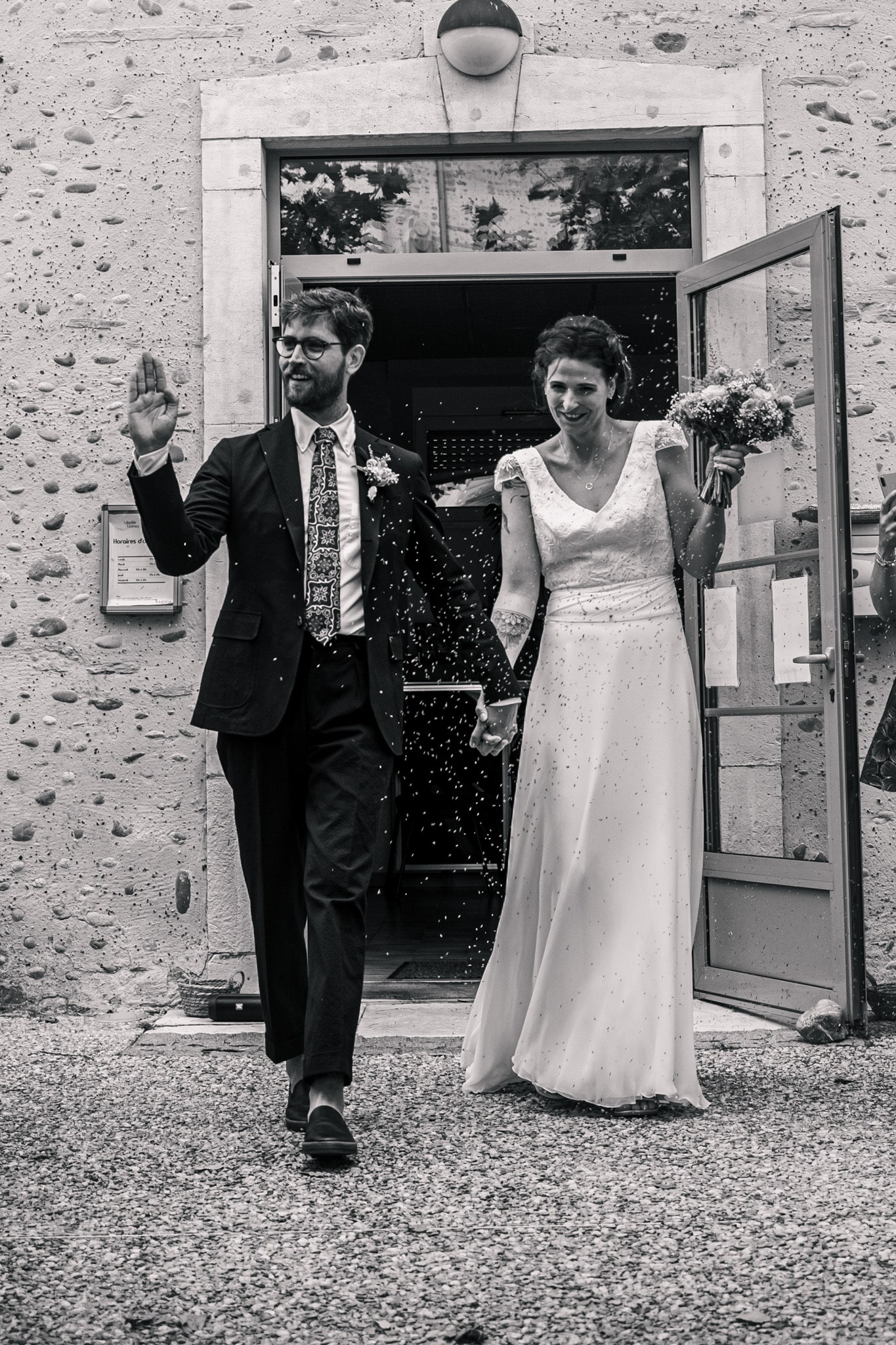 Sortie de mairie des mariés lors d'un mariage au Pays basque