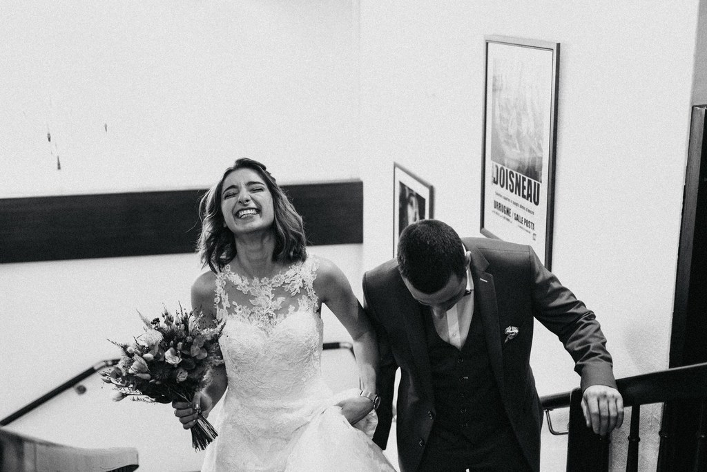 Entrée à la mairie des mariés lors de leur mariage à Urrugne, au Pays basque