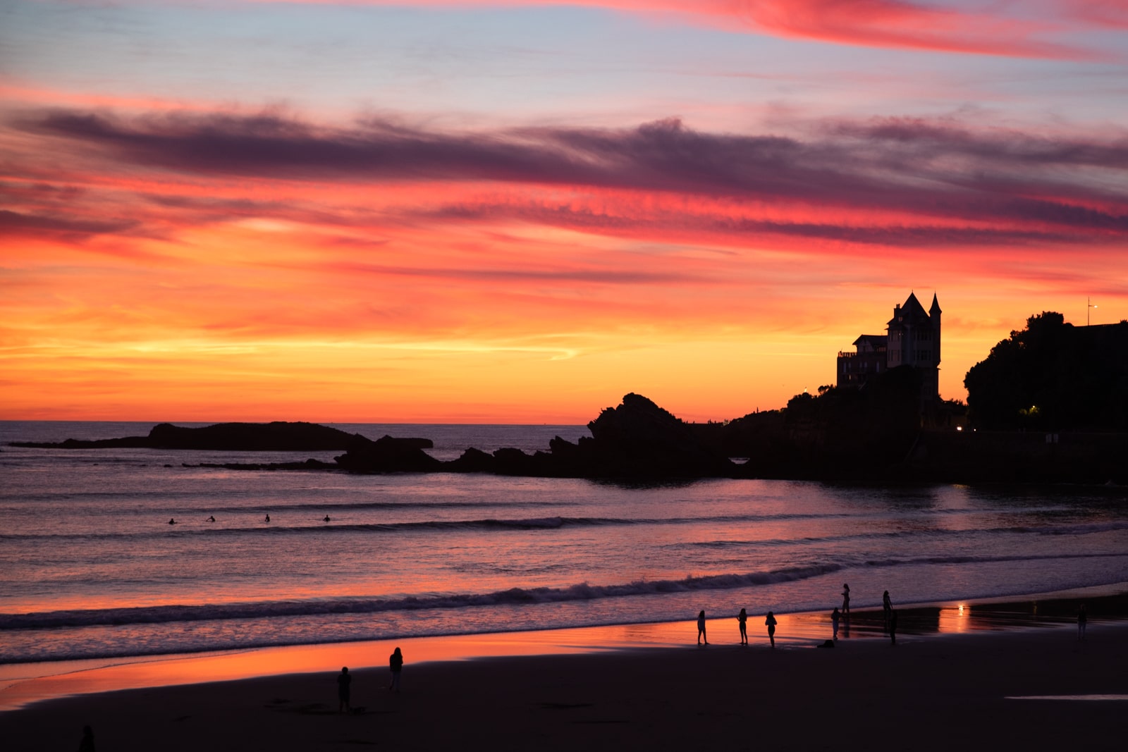 Villa Belza depuis la côte des basques au coucher du soleil